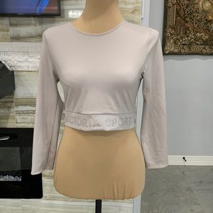Victoria’s Cropped Long Sleeve Sport. Size S(727)‎